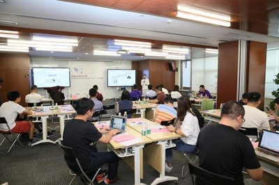 AR技術(shù)沙龍暨虛擬現(xiàn)實創(chuàng)新創(chuàng)業(yè)大賽企業(yè)對接會成功舉辦