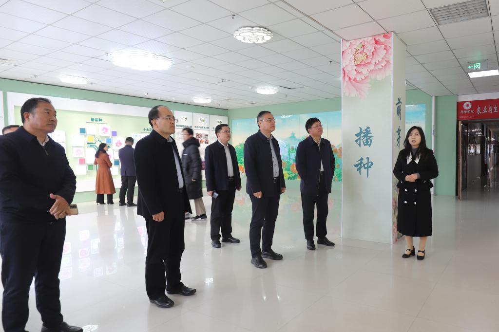 高峰帶隊(duì)赴菏澤學(xué)院考察交流，共謀生物技術(shù)開(kāi)發(fā)服務(wù)新篇章